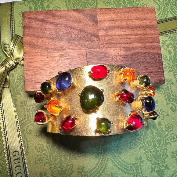 SOLD OUT!Gucci gold-tone iron cuff 16 uniquely shaped resins - Picture 8 of 11